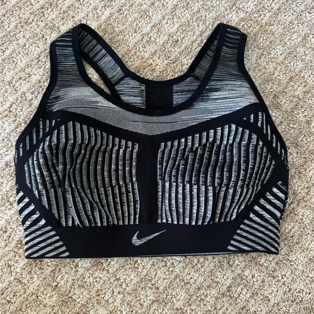 Nike FE/NOM Flyknit Women's High-Support Non-Padded Sports Bra in Black/White